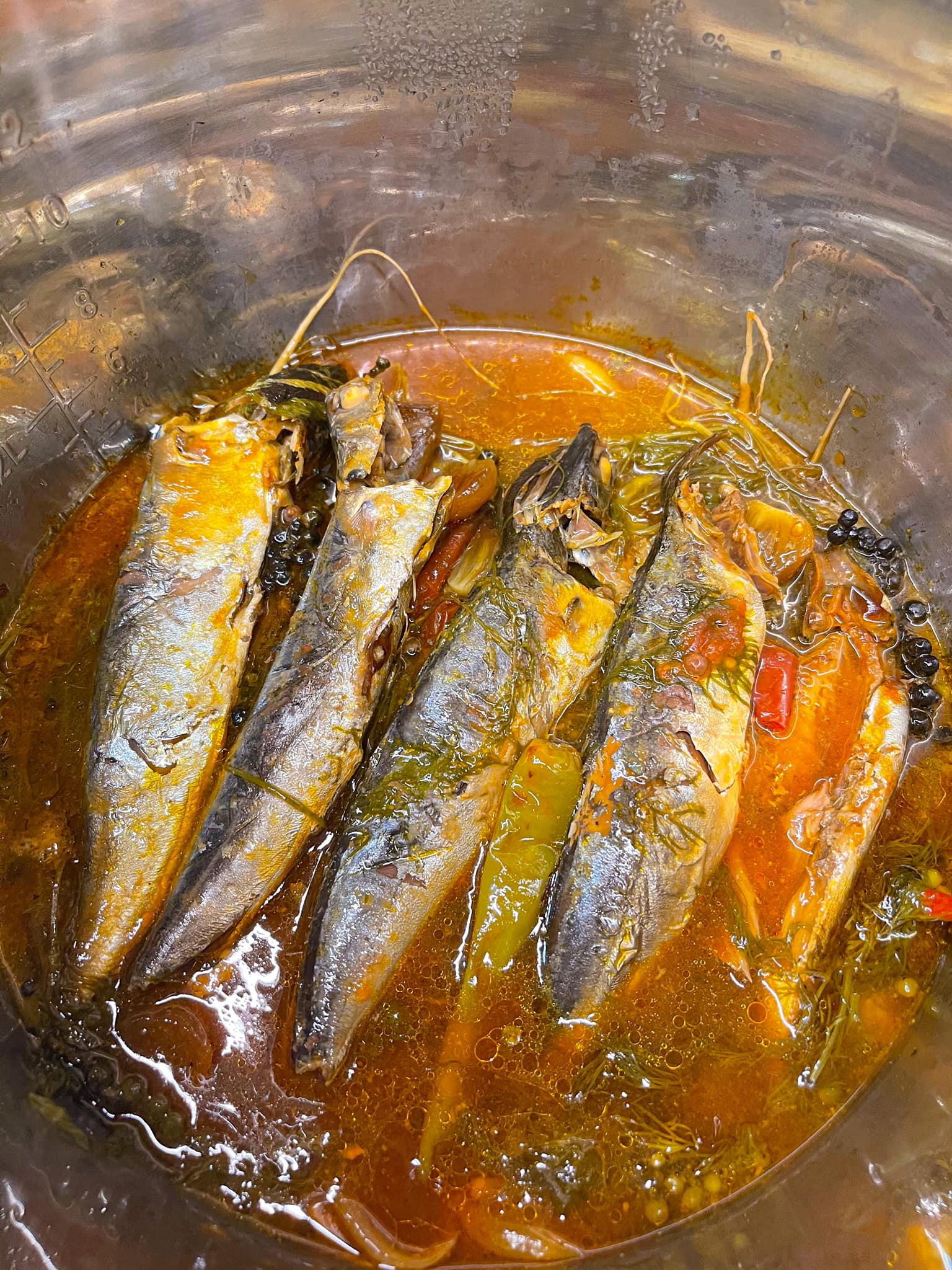 Kho cá nục với cà chua vừa mềm như cá hộp vừa không bị tanh nhờ loại rau gia vị này - Ảnh 5.