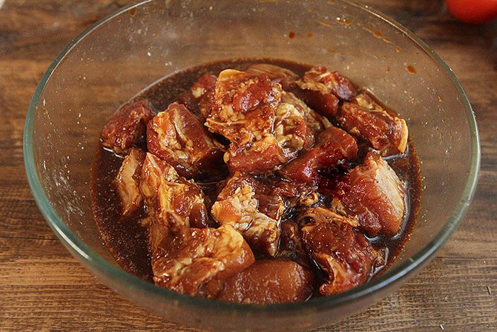 Sườn xào chua ngọt chỉ cần rưới nước sốt này đảm bảo thơm ngon tuyệt đỉnh - Ảnh 2.