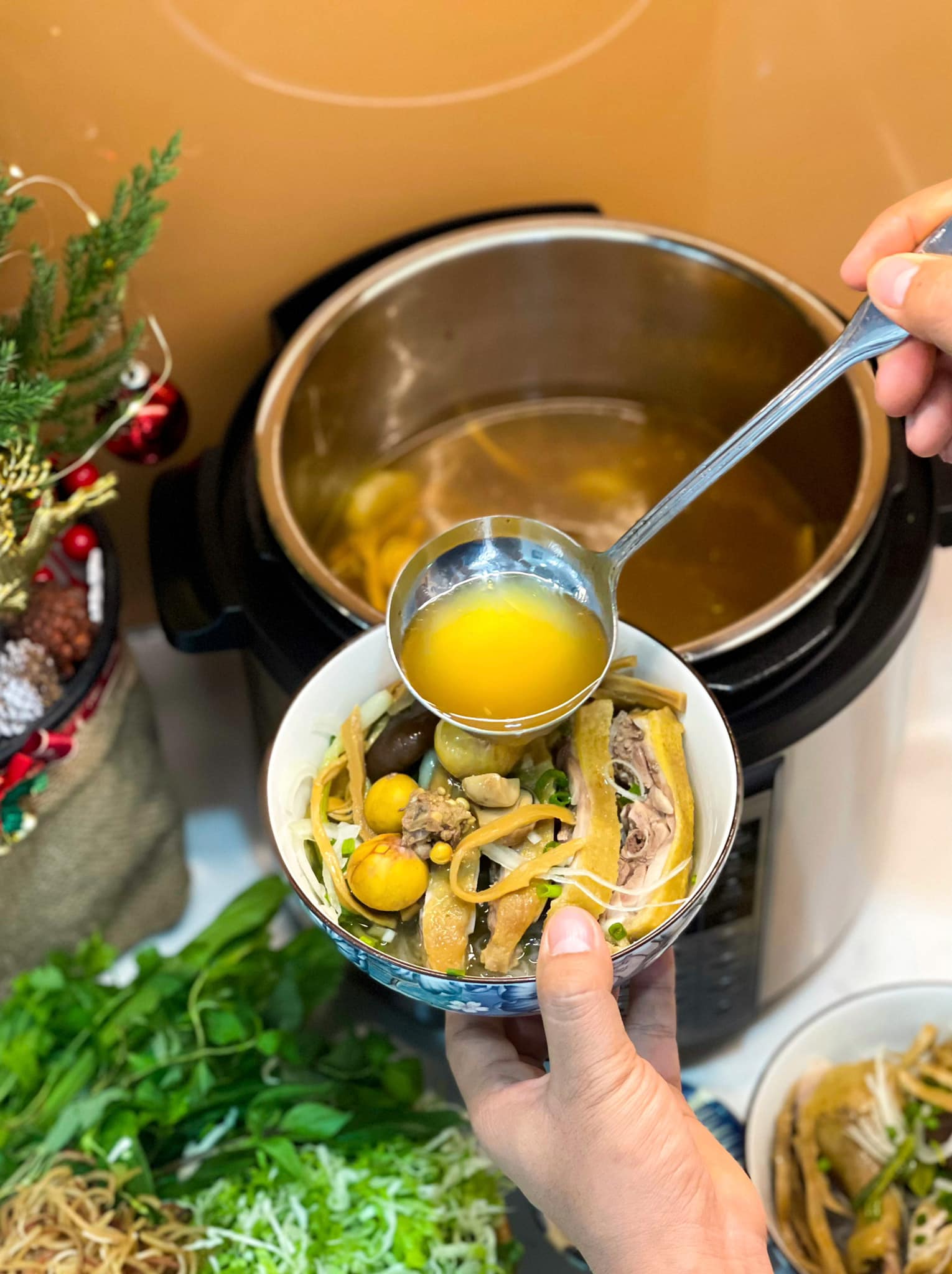 Bí quyết nấu món miến măng gà thơm ngon cho ngày Tết - Ảnh 1.