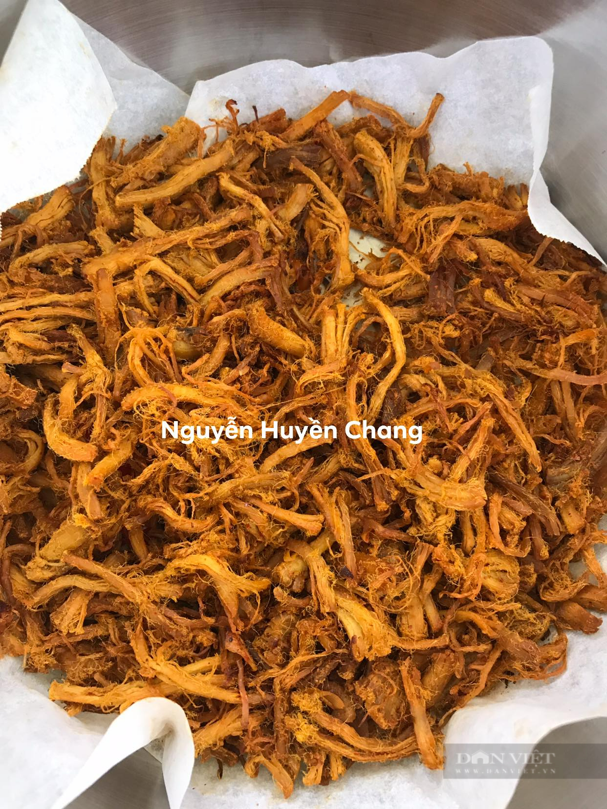 Bí quyết làm món khô heo cháy tỏi thơm ngon, màu đẹp tự nhiên cho Tết sum vầy - Ảnh 1. Bí quyết làm món khô heo cháy tỏi thơm ngon, màu đẹp tự nhiên cho Tết sum vầy - Ảnh 1.