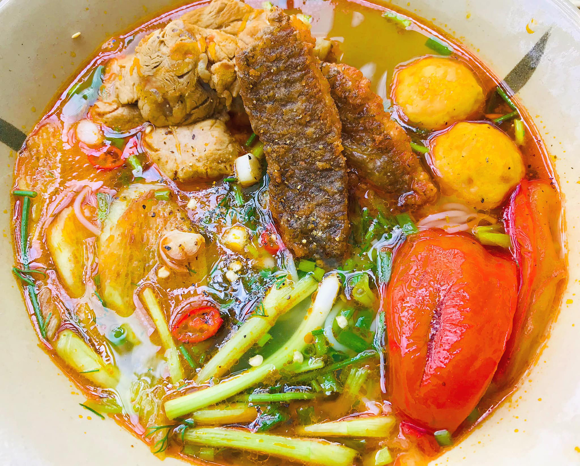 Mẹo nhỏ nấu bún cá rô thơm ngon không bị tanh - Ảnh 1.