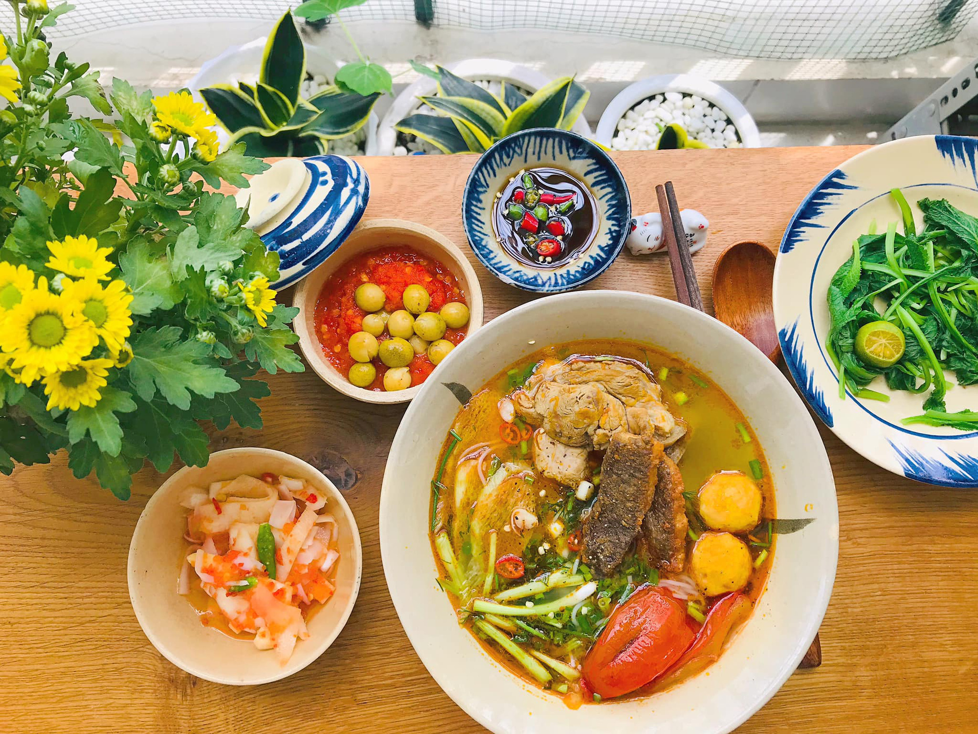 Mẹo nhỏ nấu bún cá rô thơm ngon không bị tanh - Ảnh 2.