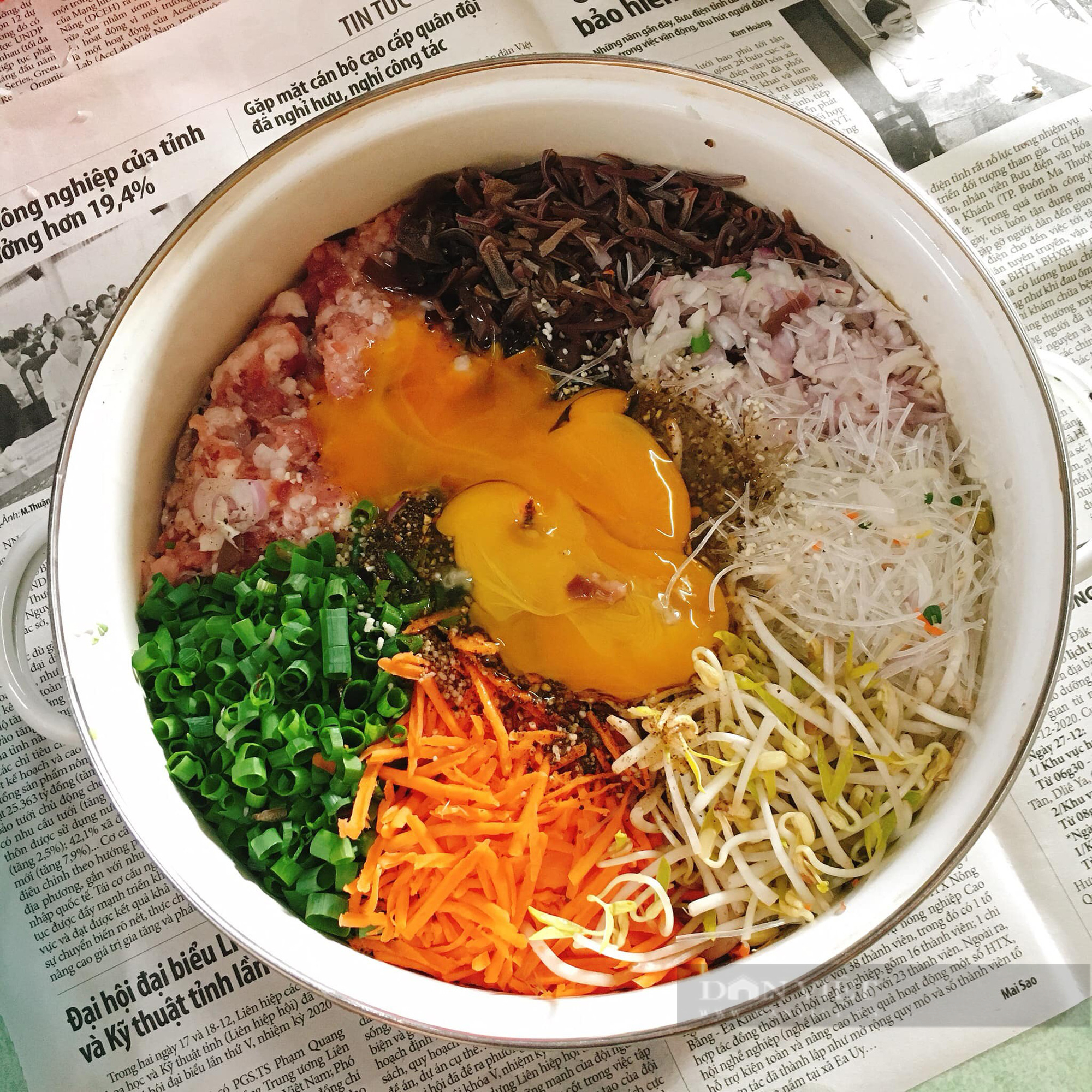 Mẹo nhỏ để cuốn nem tròn đẹp, đều tăm tắp (Bài Tết) - Ảnh 1. Mẹo nhỏ để cuốn nem tròn đẹp, đều tăm tắp (Bài Tết) - Ảnh 1.