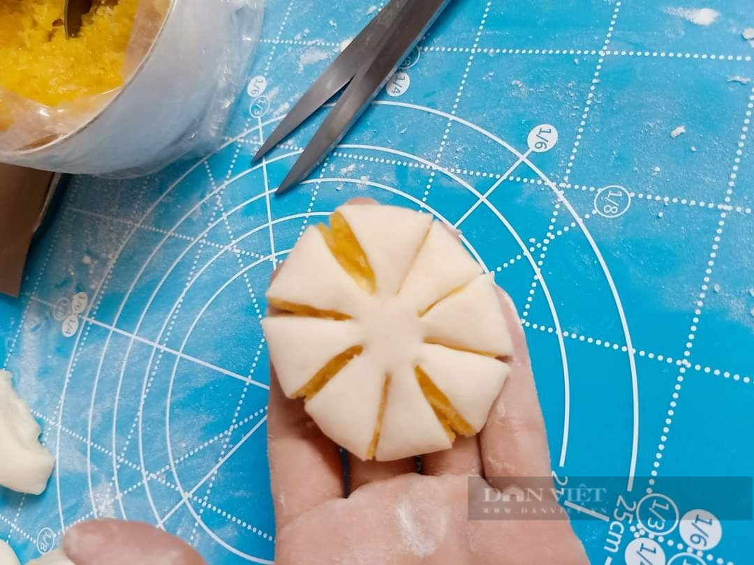 Làm bánh quy hoa mai bằng nồi chiên không dầu rực rỡ đón Tết - Ảnh 5.