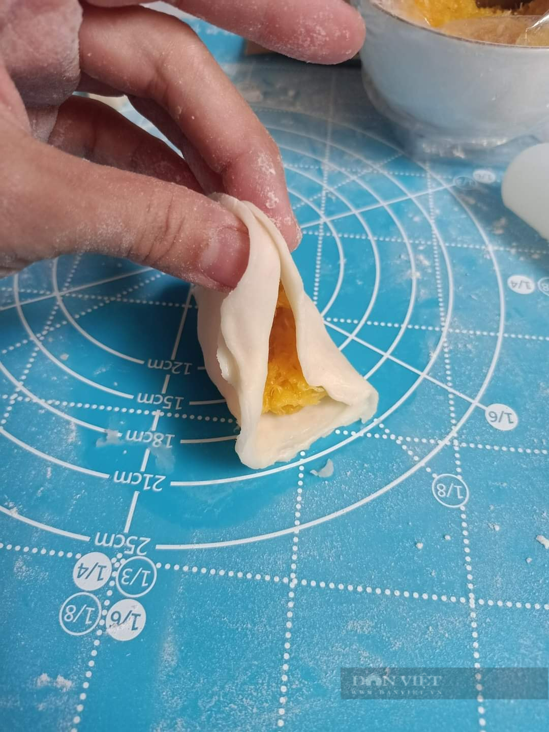 Làm bánh quy hoa mai bằng nồi chiên không dầu rực rỡ đón Tết - Ảnh 4.