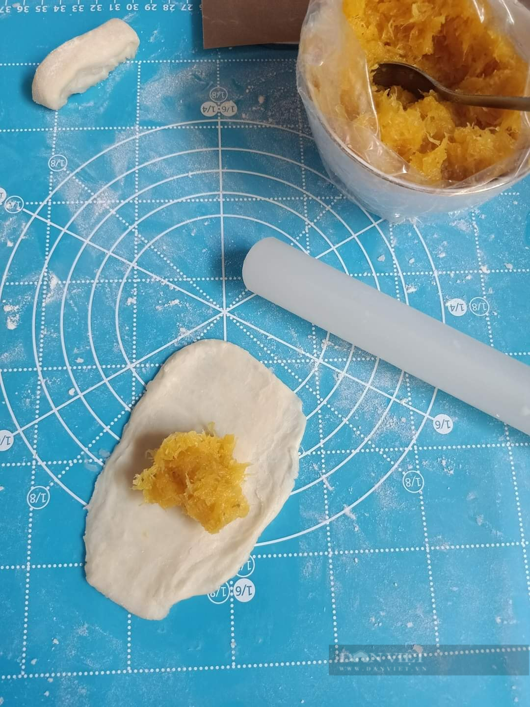 Làm bánh quy hoa mai bằng nồi chiên không dầu rực rỡ đón Tết - Ảnh 3.