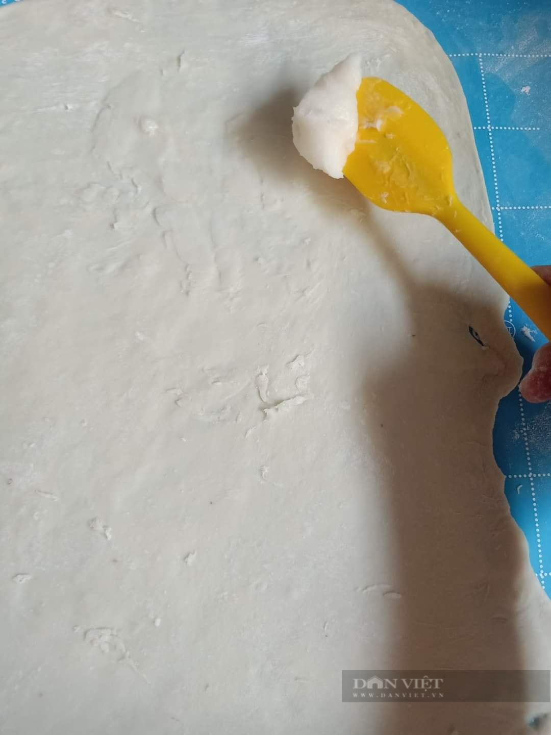 Làm bánh quy hoa mai bằng nồi chiên không dầu rực rỡ đón Tết - Ảnh 2.