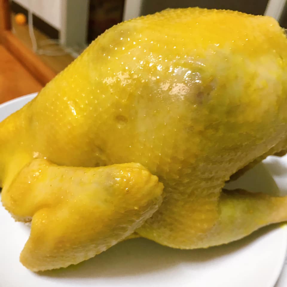 Luộc gà da vàng ươm hấp dẫn, chỉ cần dùng thứ nước này - Ảnh 8.
