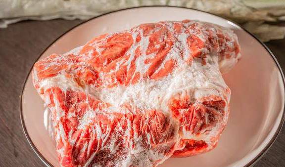 Rã đông thịt lợn đừng cho vào ngâm nước, làm 2 cách này vừa nhanh mà thịt vẫn tươi - Ảnh 1.