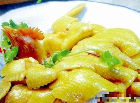 Luộc gà bằng nước nóng hay nước lạnh? Làm sai bảo sao gà không thơm, mềm - Ảnh 1. Luộc gà bằng nước nóng hay nước lạnh? Làm sai bảo sao gà không thơm, mềm - Ảnh 1.