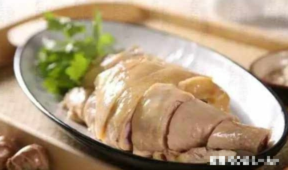 Luộc gà bằng nước nóng hay nước lạnh? Làm sai bảo sao gà không thơm, mềm - Ảnh 2. Luộc gà bằng nước nóng hay nước lạnh? Làm sai bảo sao gà không thơm, mềm - Ảnh 2.
