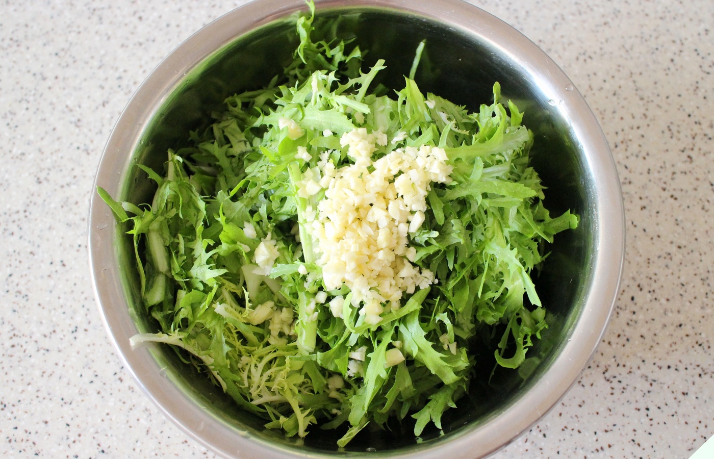 Gặp loại rau là “thảo mộc đường ruột” mua về làm ngay món này cho cả nhà, vừa dưỡng gan, bổ mắt  - Ảnh 3.