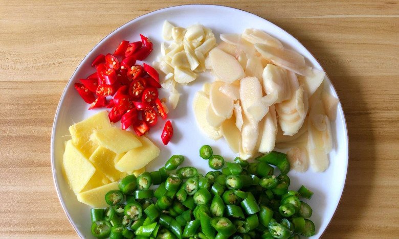 Cả con gà chỉ có 1 cái được ví như đông trùng hạ thảo, đem nấu kiểu này ngon giòn cả đĩa đầy cũng hết - Ảnh 1. Cả con gà chỉ có 1 cái được ví như đông trùng hạ thảo, đem nấu kiểu này ngon giòn cả đĩa đầy cũng hết - Ảnh 1.