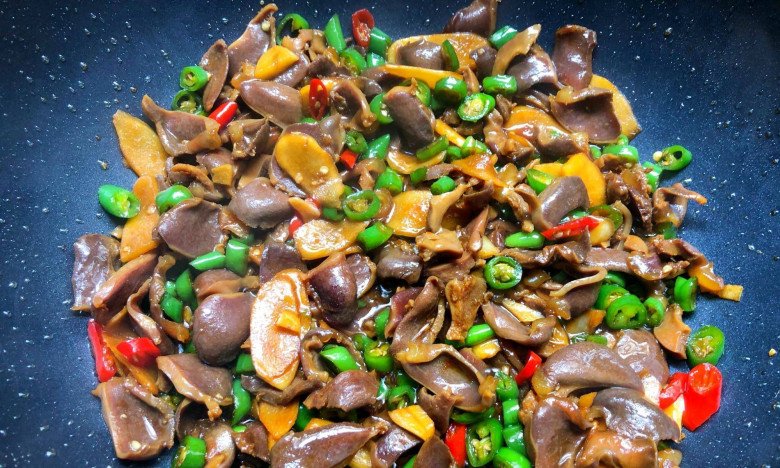 Cả con gà chỉ có 1 cái được ví như đông trùng hạ thảo, đem nấu kiểu này ngon giòn cả đĩa đầy cũng hết - Ảnh 5. Cả con gà chỉ có 1 cái được ví như đông trùng hạ thảo, đem nấu kiểu này ngon giòn cả đĩa đầy cũng hết - Ảnh 5.