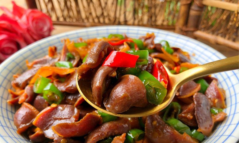 Cả con gà chỉ có 1 cái được ví như đông trùng hạ thảo, đem nấu kiểu này ngon giòn cả đĩa đầy cũng hết - Ảnh 8. Cả con gà chỉ có 1 cái được ví như đông trùng hạ thảo, đem nấu kiểu này ngon giòn cả đĩa đầy cũng hết - Ảnh 8.