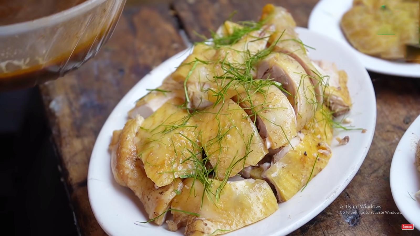 Khi luộc gà chỉ cần thêm 1 thứ này thịt gà thơm, da vàng giòn, đậm vị hơn rất nhiều - Ảnh 6.