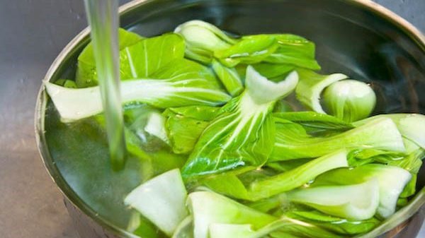 Xào rau cho ngay vào chảo là sai, làm thêm bước này rau xanh bóng, giòn ngon - Ảnh 2. Xào rau cho ngay vào chảo là sai, làm thêm bước này rau xanh bóng, giòn ngon - Ảnh 2.
