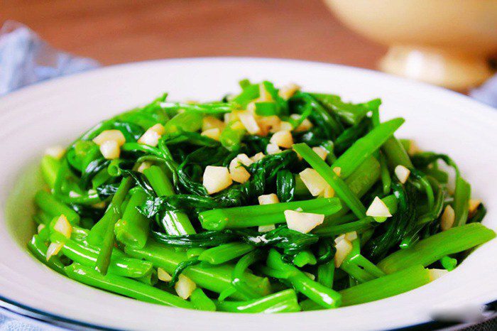 Xào rau cho ngay vào chảo là sai, làm thêm bước này rau xanh bóng, giòn ngon - Ảnh 4. Xào rau cho ngay vào chảo là sai, làm thêm bước này rau xanh bóng, giòn ngon - Ảnh 4.