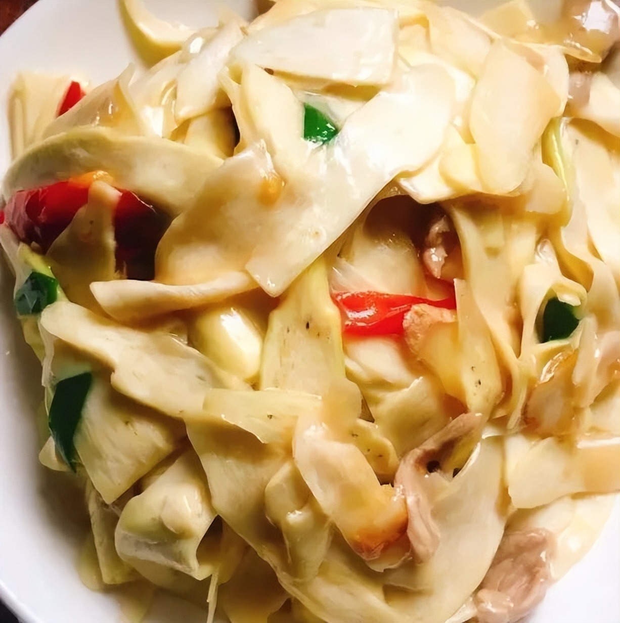 Loại củ hoang dã giờ thành đặc sản, được coi như "sâm nước", chế biến món ăn giòn ngọt, vạn người mê - Ảnh 2. Loại củ hoang dã giờ thành đặc sản, được coi như "sâm nước", chế biến món ăn giòn ngọt, vạn người mê - Ảnh 2.