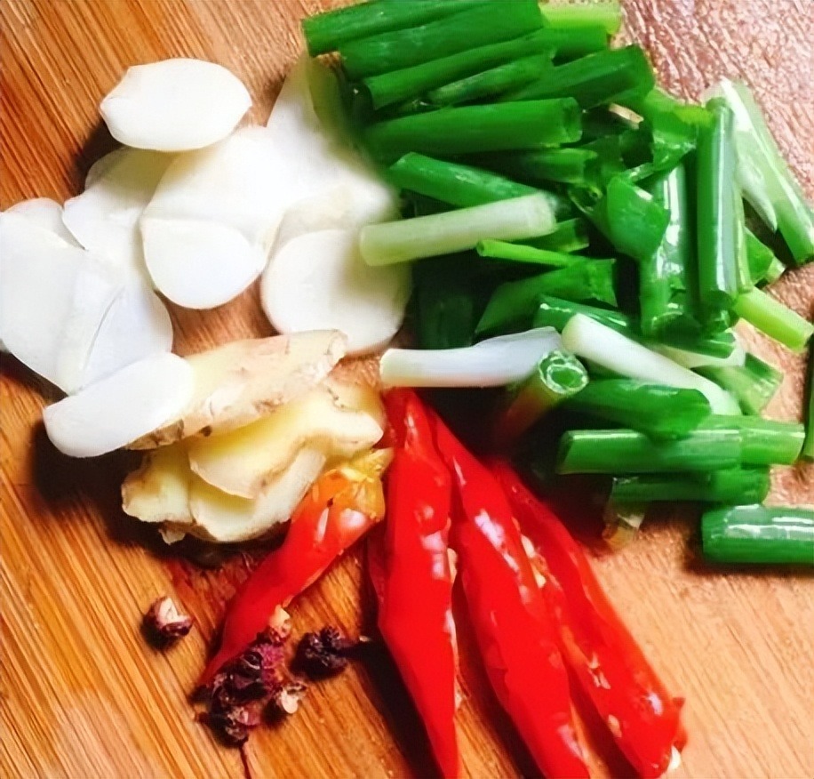 Loại củ hoang dã giờ thành đặc sản, được coi như "sâm nước", chế biến món ăn giòn ngọt, vạn người mê - Ảnh 4. Loại củ hoang dã giờ thành đặc sản, được coi như "sâm nước", chế biến món ăn giòn ngọt, vạn người mê - Ảnh 4.
