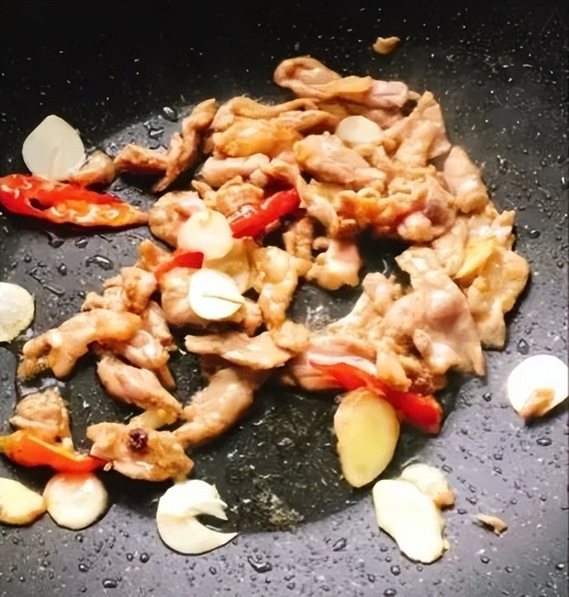 Loại củ hoang dã giờ thành đặc sản, được coi như "sâm nước", chế biến món ăn giòn ngọt, vạn người mê - Ảnh 6. Loại củ hoang dã giờ thành đặc sản, được coi như "sâm nước", chế biến món ăn giòn ngọt, vạn người mê - Ảnh 6.