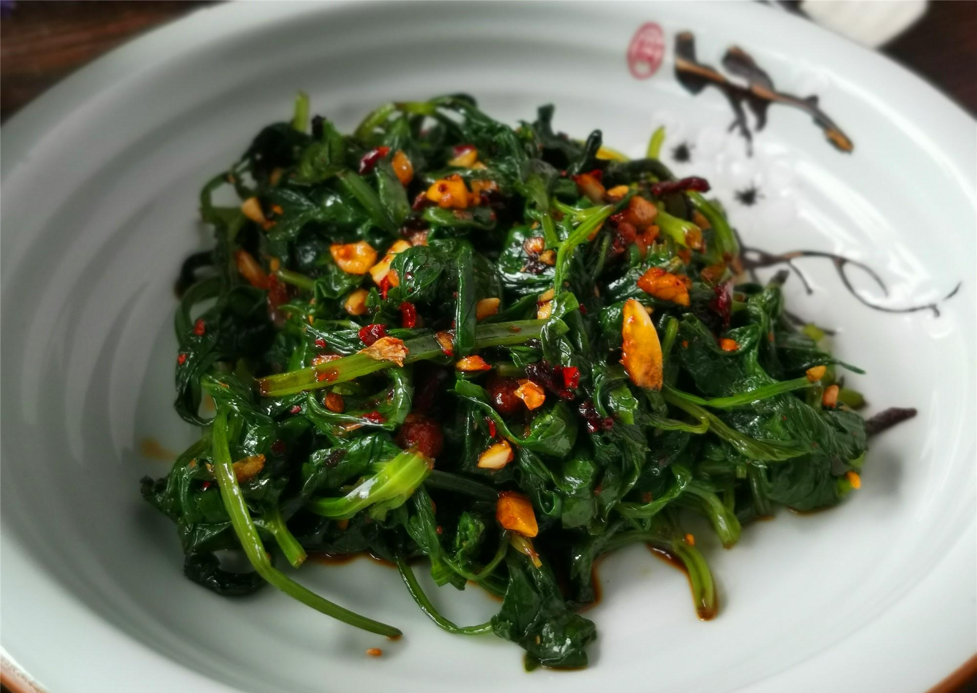 Lá của loại rau này là kẻ thù của ung thư nhưng nhà nào cũng vứt vào thùng rác, nấu lên ăn cực ngon - Ảnh 8.