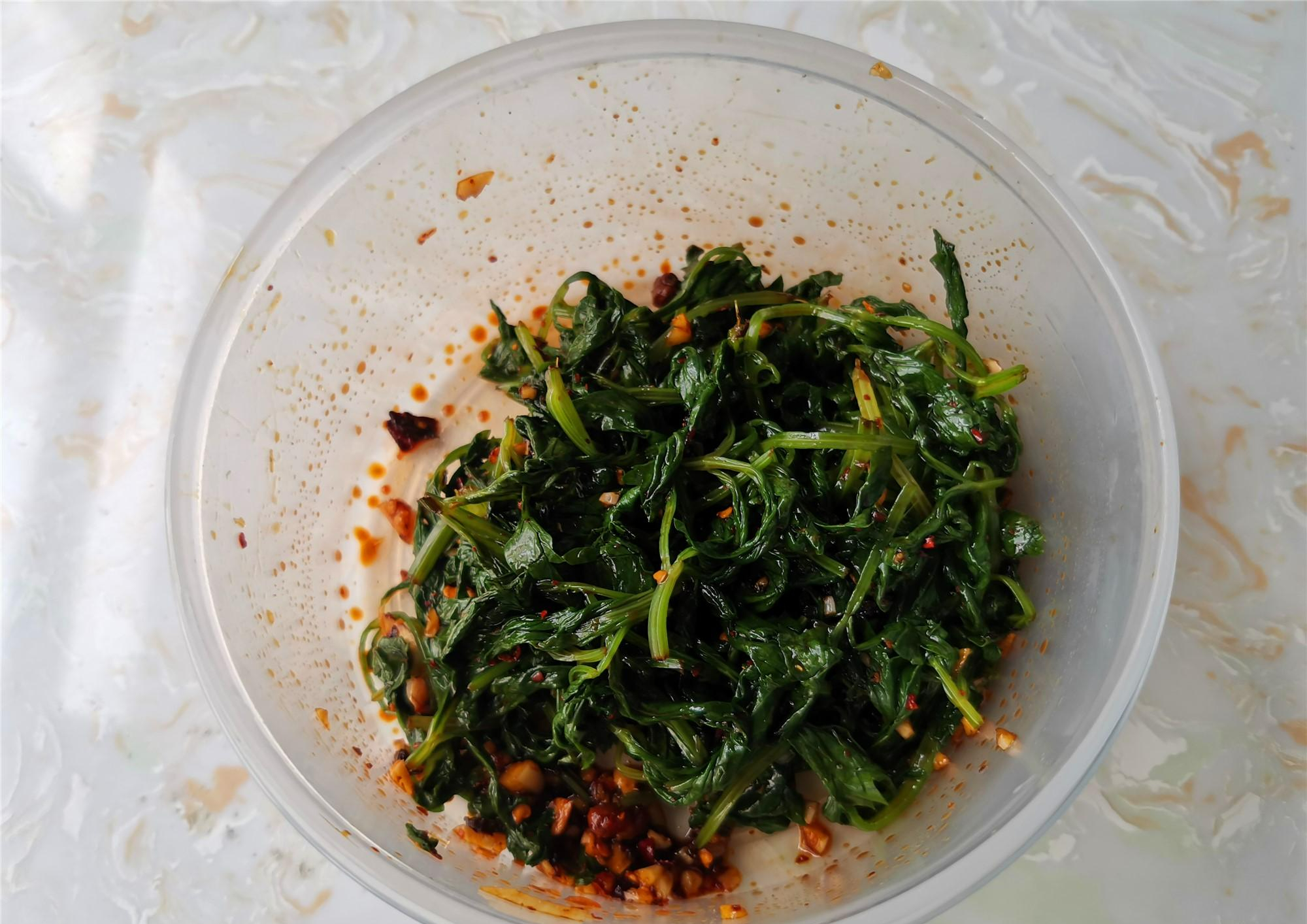 Lá của loại rau này là kẻ thù của ung thư nhưng nhà nào cũng vứt vào thùng rác, nấu lên ăn cực ngon - Ảnh 7.