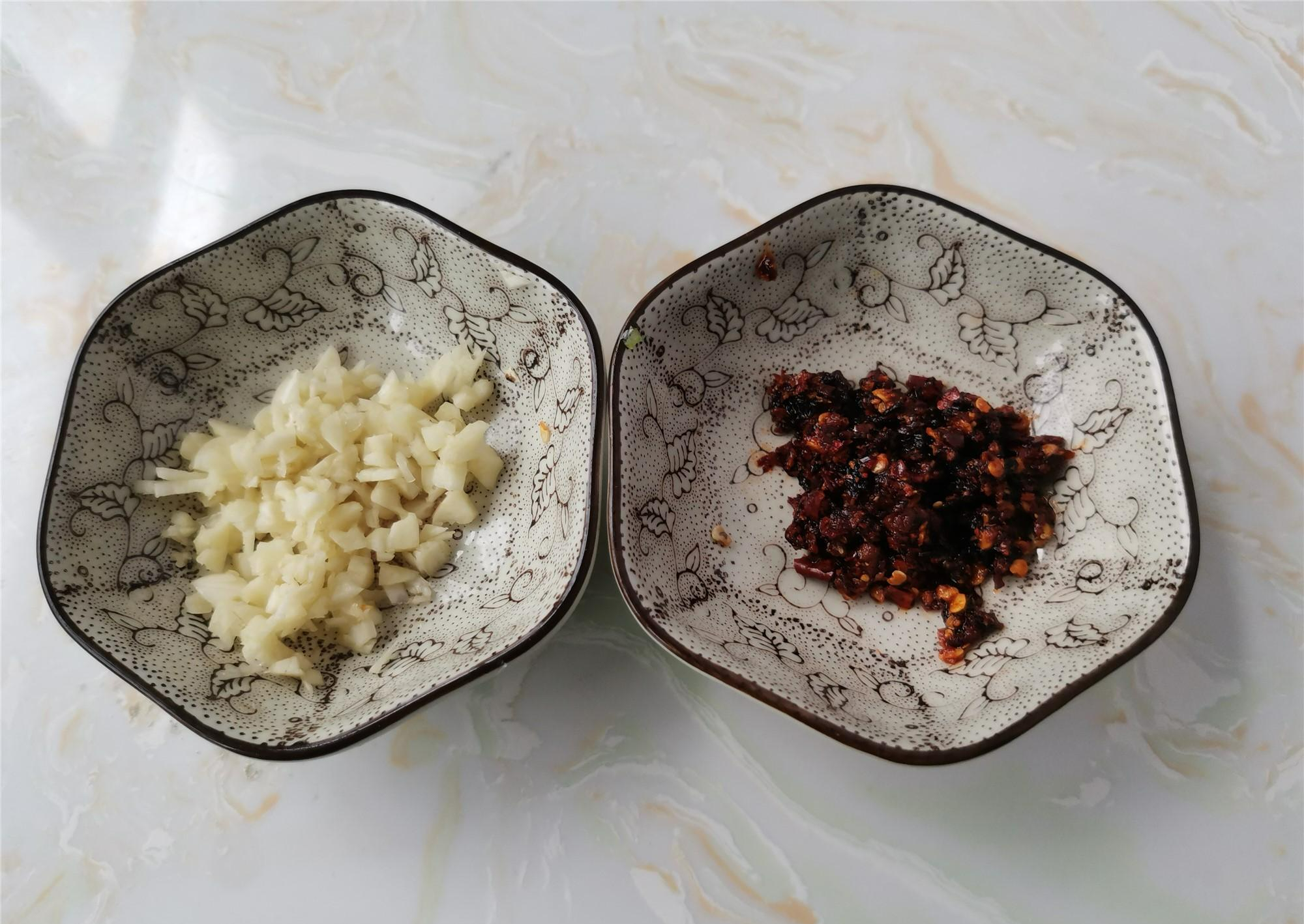 Lá của loại rau này là kẻ thù của ung thư nhưng nhà nào cũng vứt vào thùng rác, nấu lên ăn cực ngon - Ảnh 3.