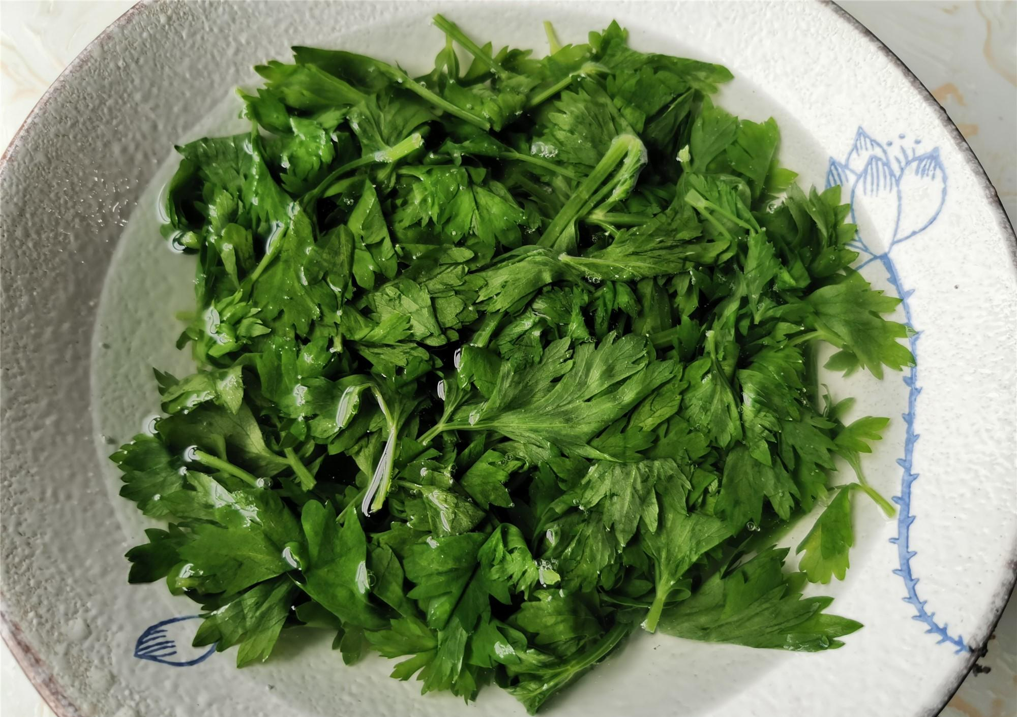 Lá của loại rau này là kẻ thù của ung thư nhưng nhà nào cũng vứt vào thùng rác, nấu lên ăn cực ngon - Ảnh 5.