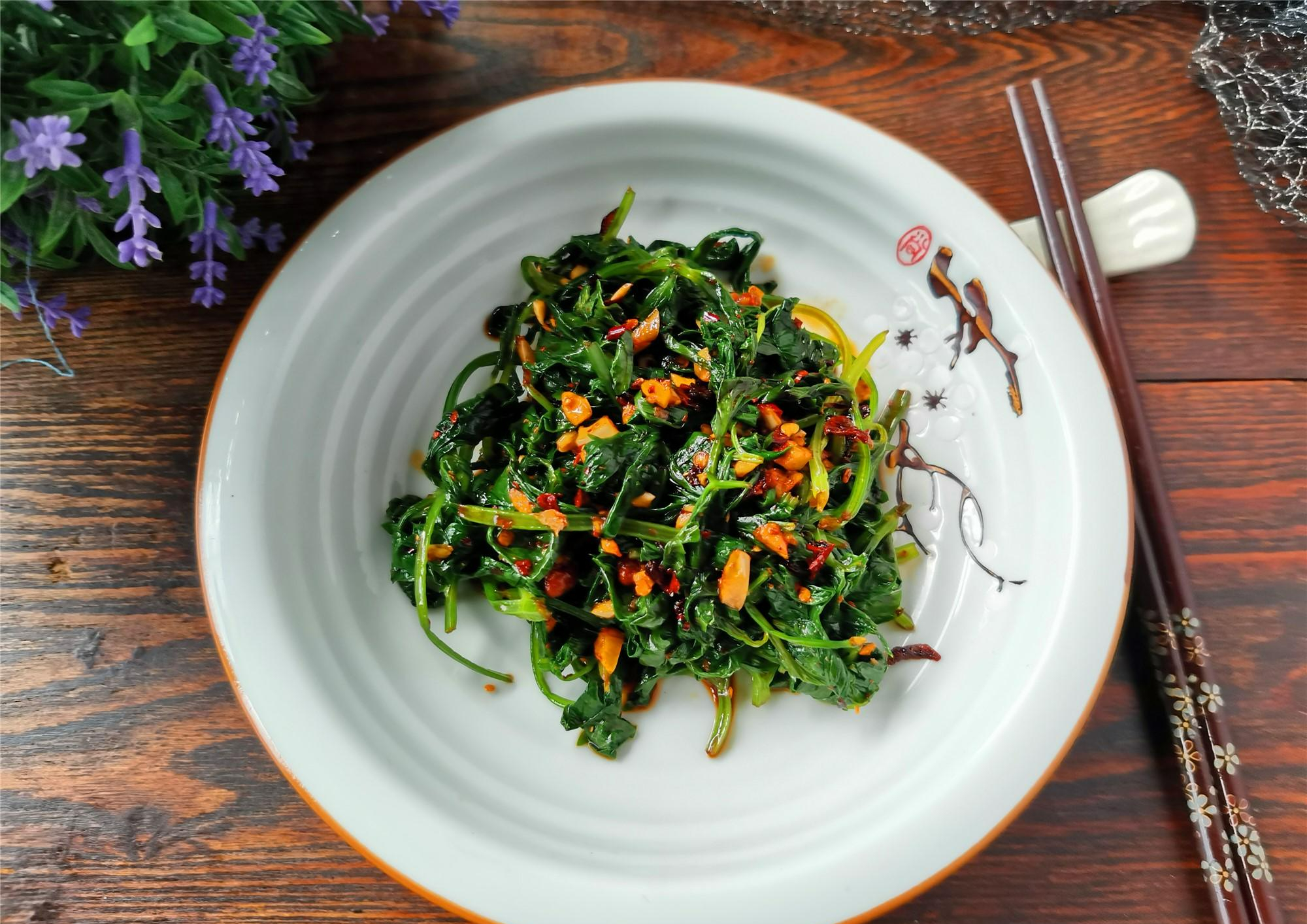 Lá của loại rau này là kẻ thù của ung thư nhưng nhà nào cũng vứt vào thùng rác, nấu lên ăn cực ngon - Ảnh 9.