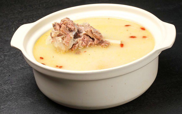 Hầm nước xương đừng tưởng lúc nào cho muối cũng được, nhiều người nêm sai nước xương đục lại hôi - Ảnh 5. Hầm nước xương đừng tưởng lúc nào cho muối cũng được, nhiều người nêm sai nước xương đục lại hôi - Ảnh 5.