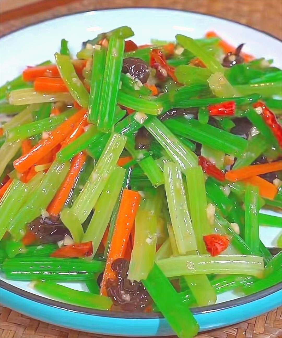 Mùa đông, ăn 4 loại rau rẻ tiền nhưng cực bổ dưỡng này thúc đẩy tiêu hóa, tốt cho sức khỏe - Ảnh 2. Mùa đông, ăn 4 loại rau rẻ tiền nhưng cực bổ dưỡng này thúc đẩy tiêu hóa, tốt cho sức khỏe - Ảnh 2.