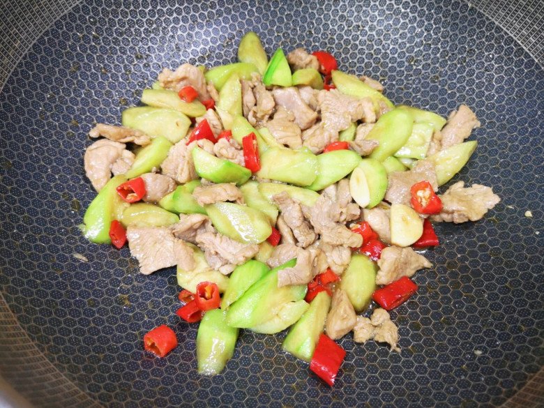 Loại quả giá rẻ bán đầy chợ đem xào thịt vừa ngon lại bổ dưỡng, đẹp da - Ảnh 5.