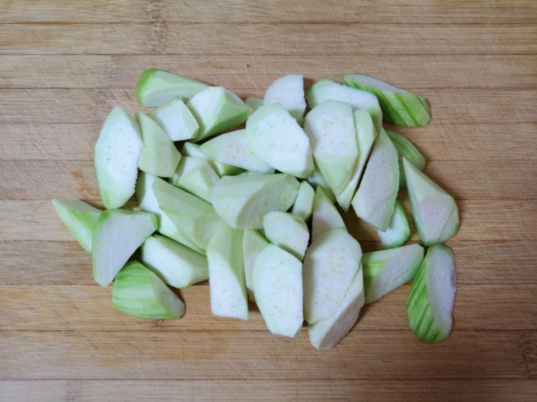 Loại quả giá rẻ bán đầy chợ đem xào thịt vừa ngon lại bổ dưỡng, đẹp da - Ảnh 1.