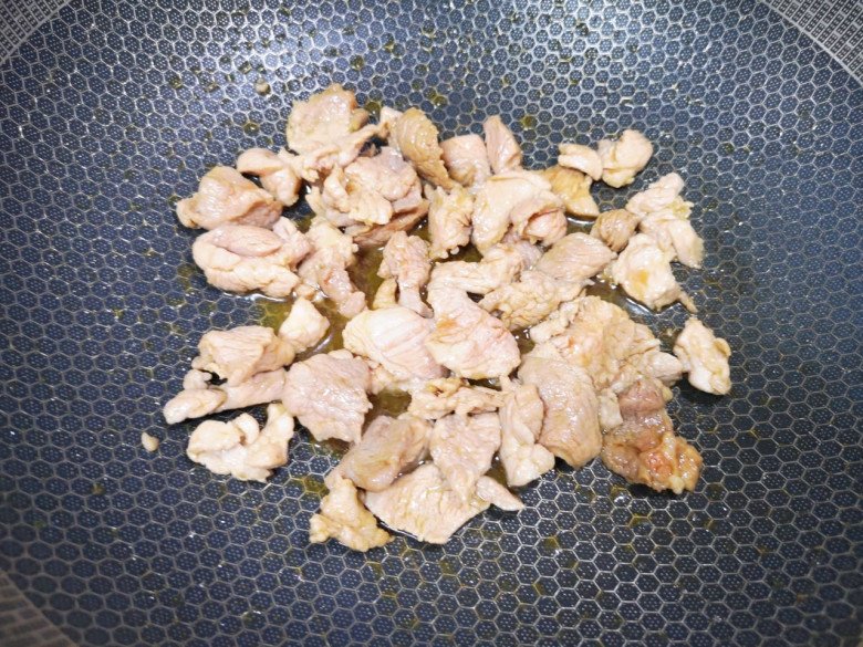 Loại quả giá rẻ bán đầy chợ đem xào thịt vừa ngon lại bổ dưỡng, đẹp da - Ảnh 3.