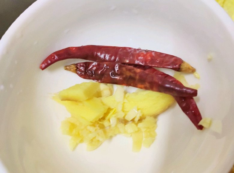 Loại rau là nhà vô địch vitamin C có giá bình dân, ăn mãi chẳng lo béo xào kiểu này cực trôi cơm - Ảnh 1.