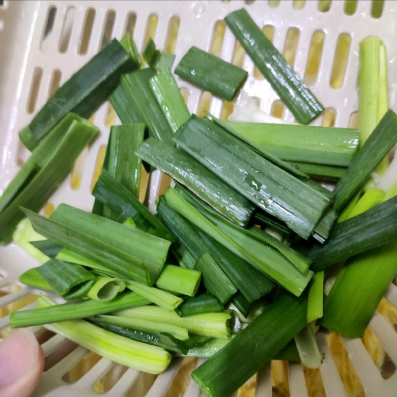 Loại rau là nhà vô địch vitamin C có giá bình dân, ăn mãi chẳng lo béo xào kiểu này cực trôi cơm - Ảnh 2.