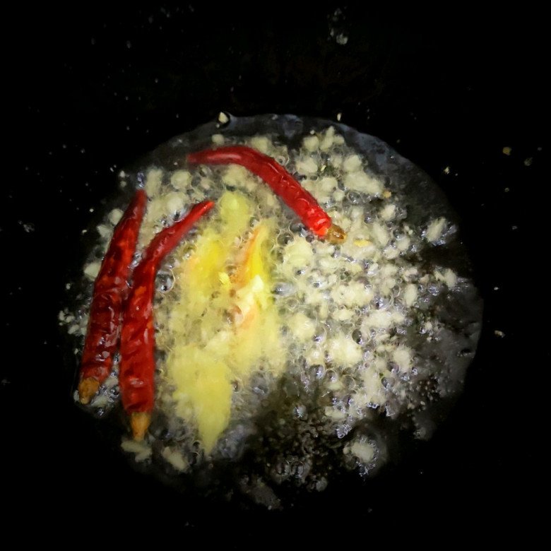 Loại rau là nhà vô địch vitamin C có giá bình dân, ăn mãi chẳng lo béo xào kiểu này cực trôi cơm - Ảnh 4.