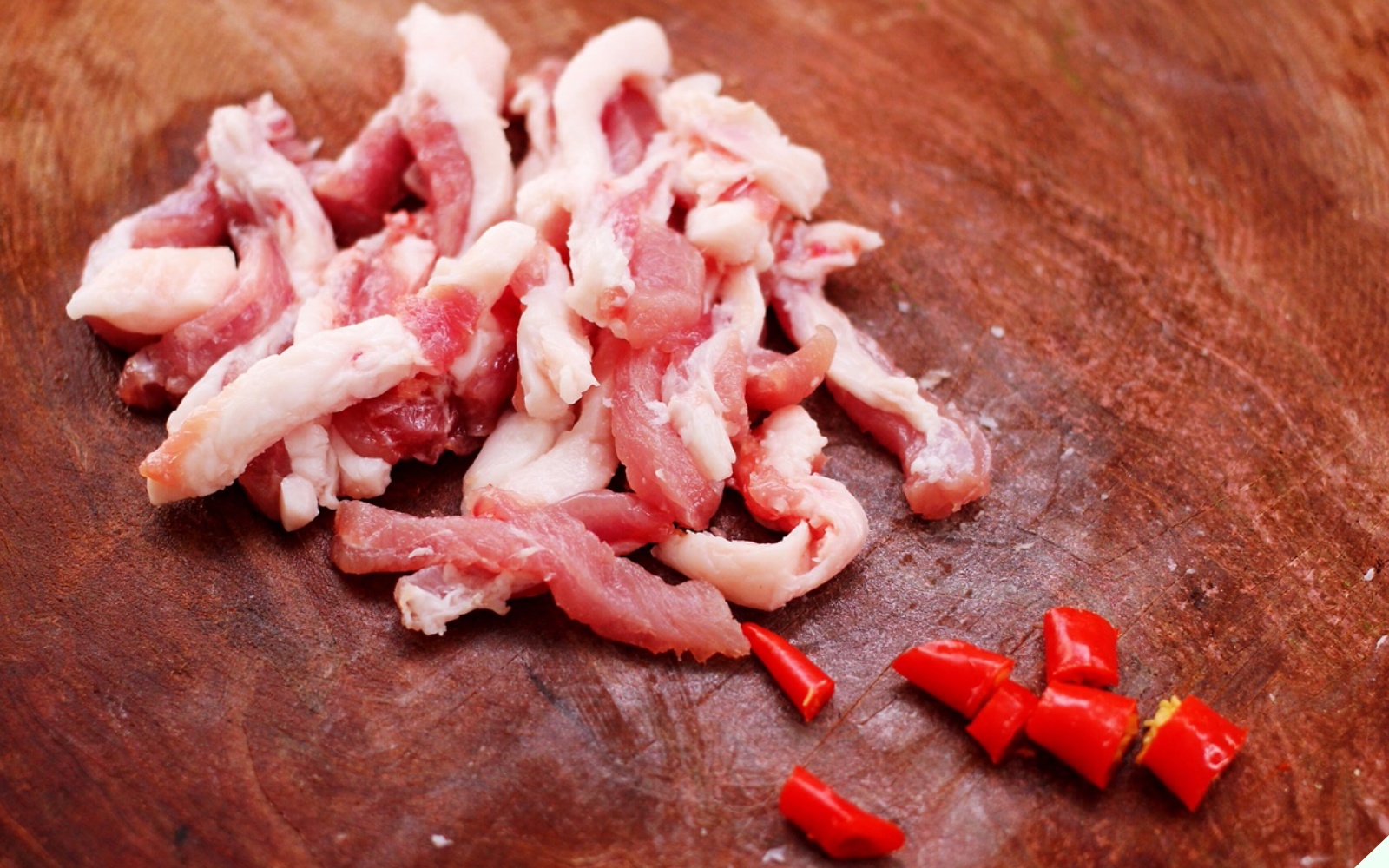 Loại rau "hoàng đế” đem xào chung cùng thứ này của lợn được món bổ tim, tăng cường sinh lực - Ảnh 3.