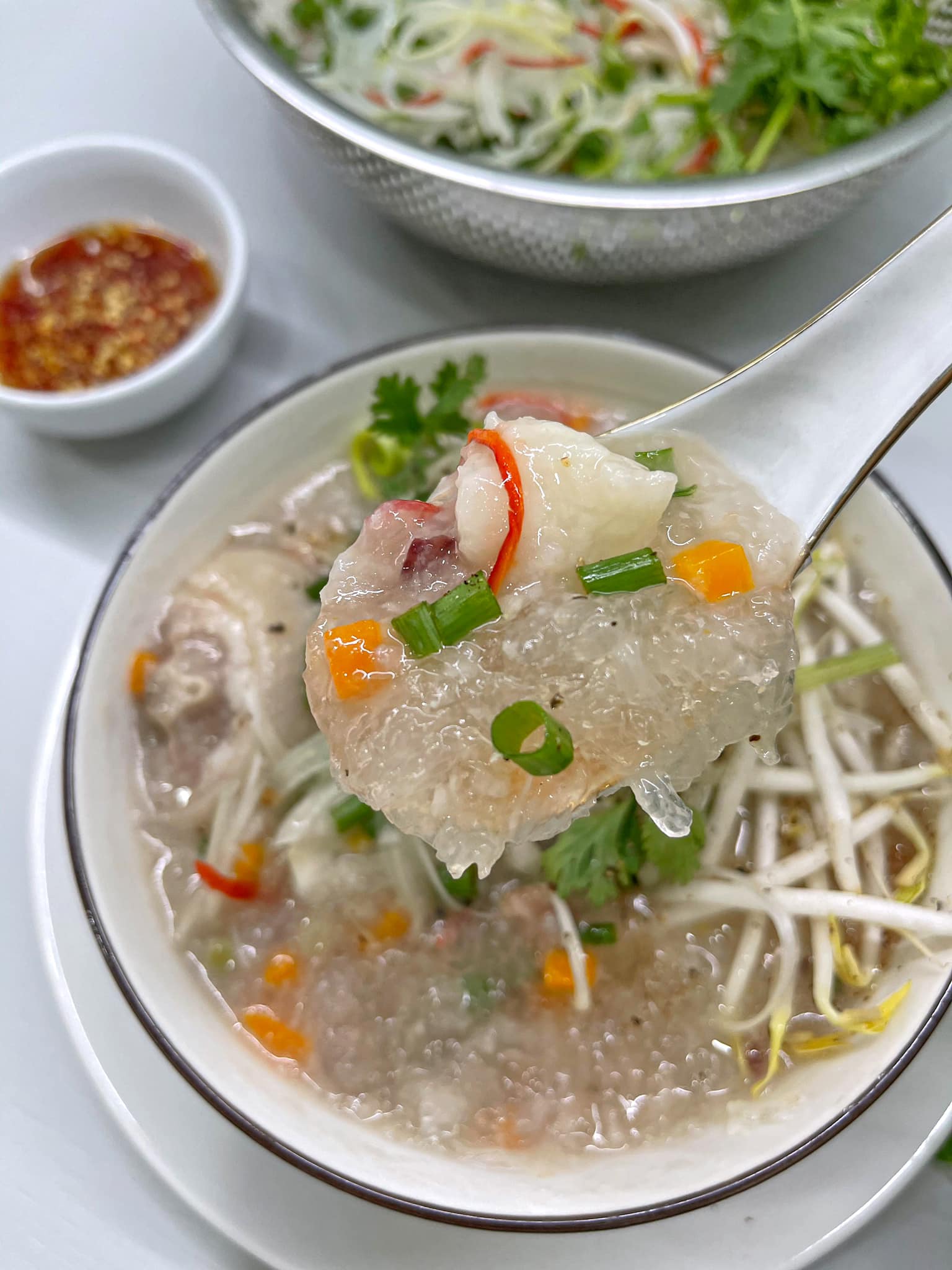 Nấu món cháo bổ dưỡng từ phần tưởng vứt đi của con heo nhờ loại nguyên liệu đặc biệt này - Ảnh 6.