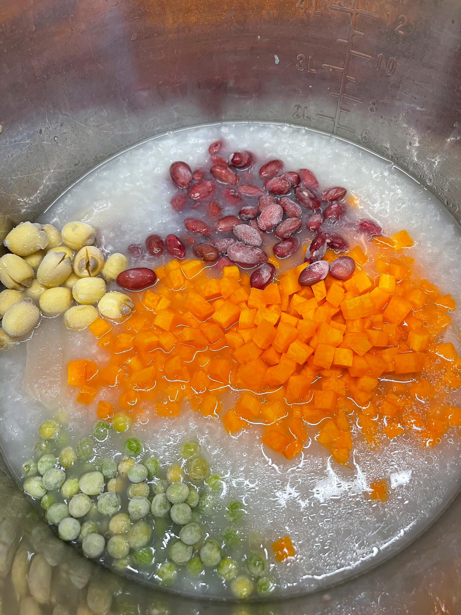 Nấu món cháo bổ dưỡng từ phần tưởng vứt đi của con heo nhờ loại nguyên liệu đặc biệt này - Ảnh 2.