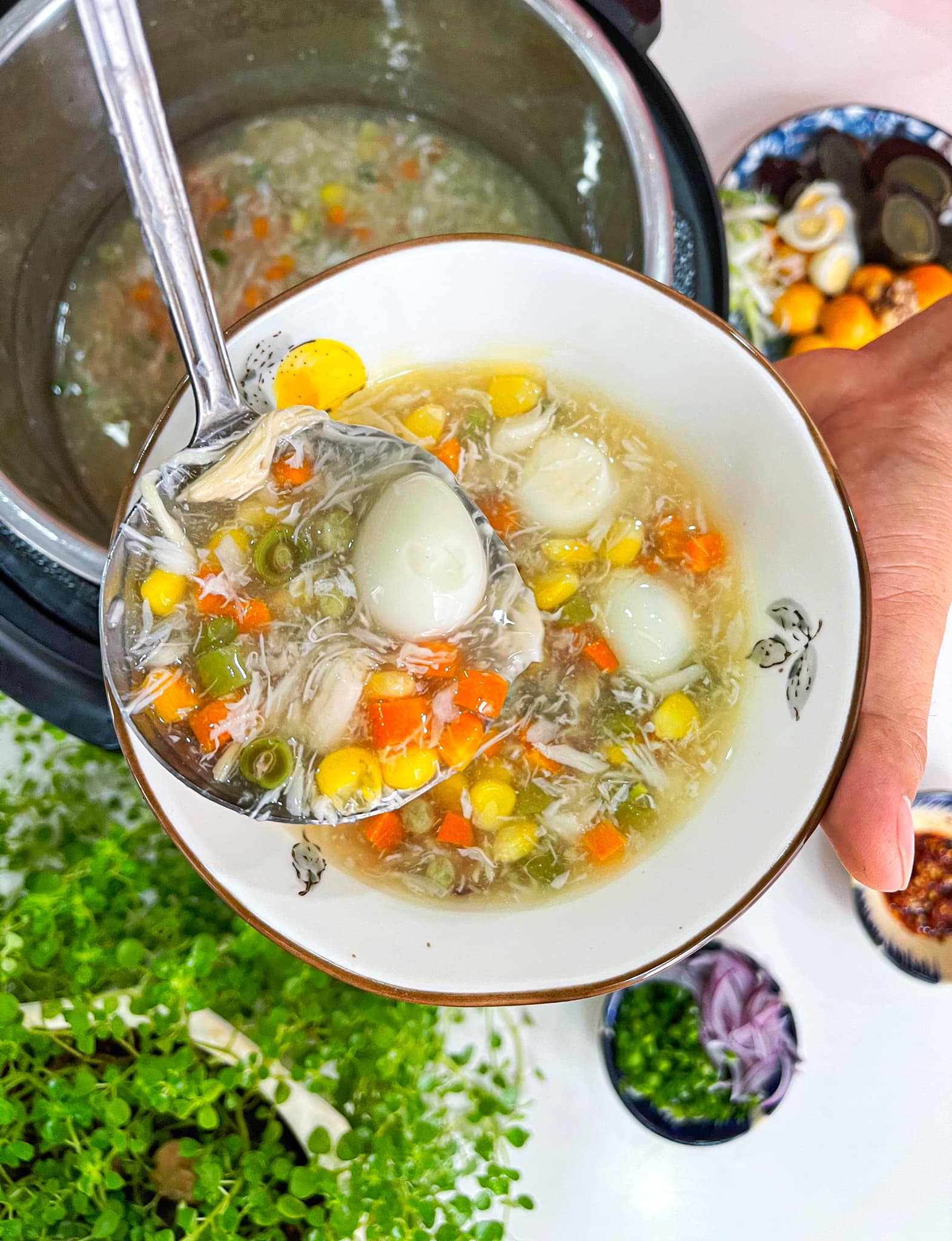 Bí quyết nấu súp cua trứng bắc thảo ngon tuyệt - Ảnh 4. Bí quyết nấu súp cua trứng bắc thảo ngon tuyệt - Ảnh 4.