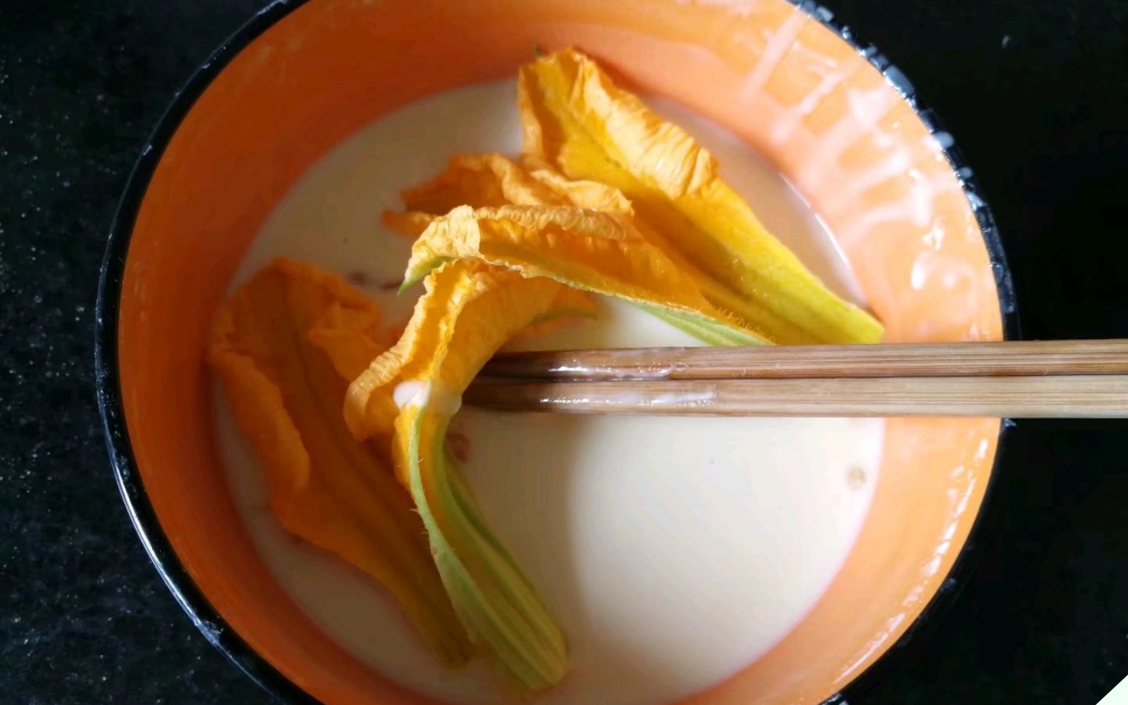 Loại hoa xưa rụng thối gốc chả ai ăn nay lại thành đặc sản, đem nấu món giòn giòn cả nhà thi nhau gắp - Ảnh 10.