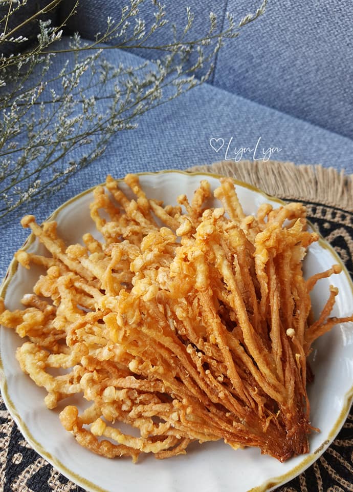 Lạ miệng với nấm kim châm chiên giòn sốt thịt băm - Ảnh 2.