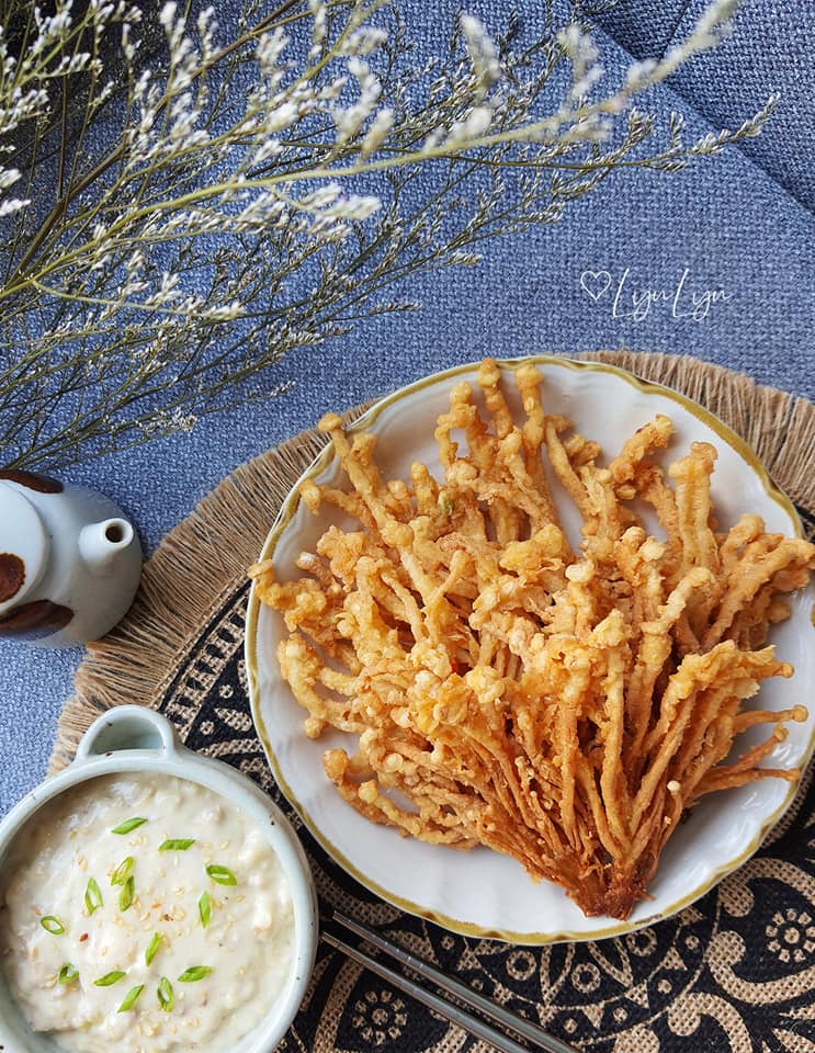 Lạ miệng với nấm kim châm chiên giòn sốt thịt băm - Ảnh 1.