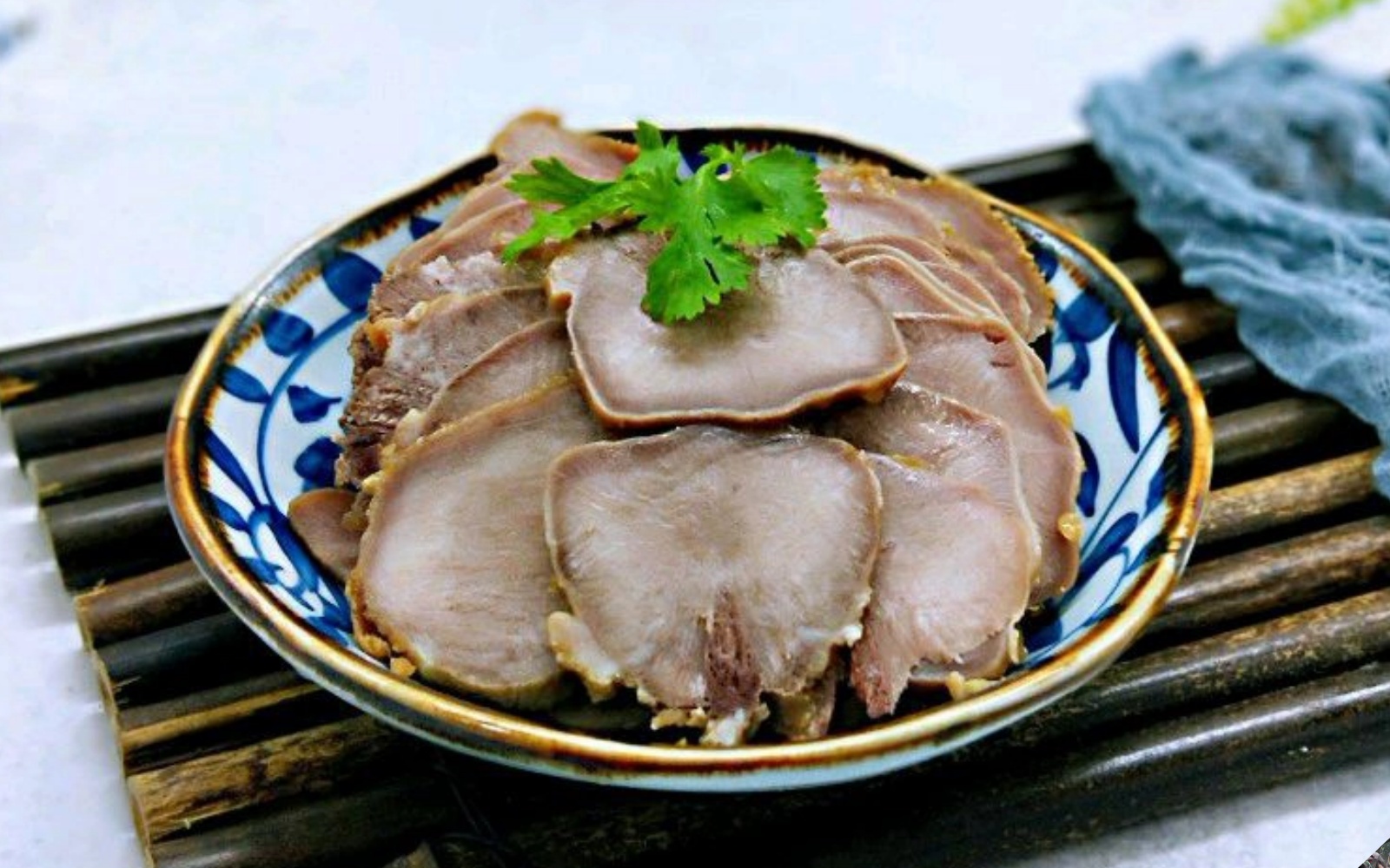 Thứ không xương của con lợn bổ hơn cả thịt, đem nấu món cay cay làm mồi nhậu xem World Cup thì hết sảy - Ảnh 1. Thứ không xương của con lợn bổ hơn cả thịt, đem nấu món cay cay làm mồi nhậu xem World Cup thì hết sảy - Ảnh 1.