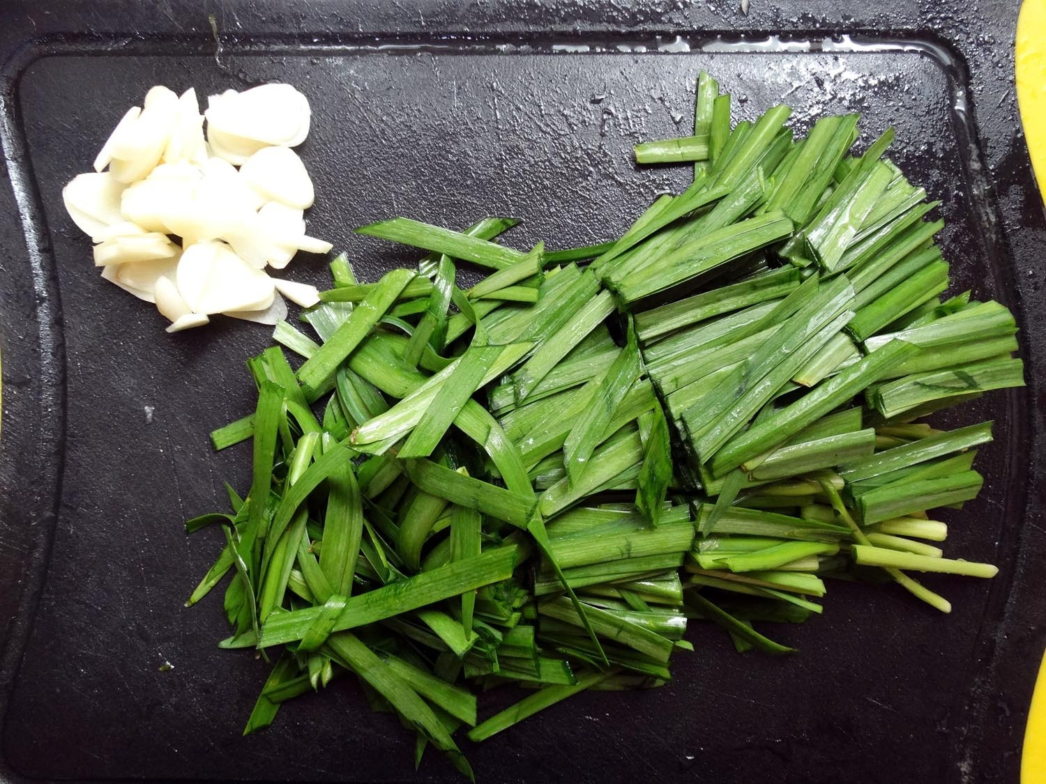 Loại rau như cỏ dại, đem xào với bộ phận duy nhất của con gà thành món bổ thận tráng dương cực tốt  - Ảnh 8.