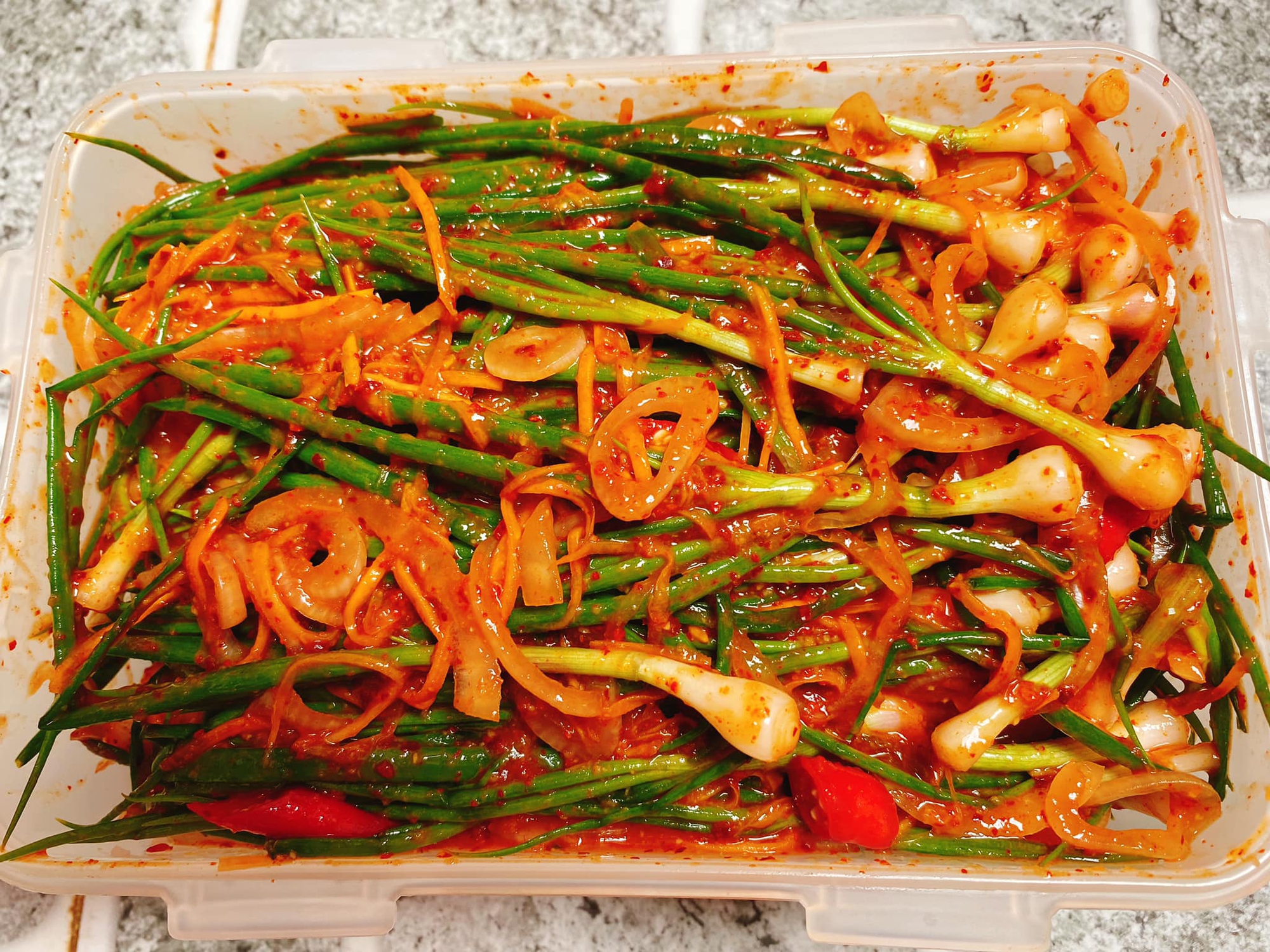 Mách bạn cách làm kim chi hành lá đẹp mắt, không hăng - Ảnh 13.