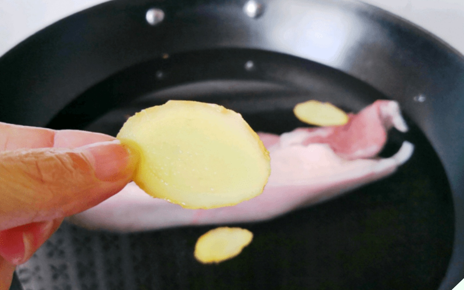 3 loại gia vị là “cấm kỵ” khi luộc thịt, nhiều người không biết vẫn cho vào, chẳng trách khi ăn bị bã, mùi tanh - Ảnh 5.