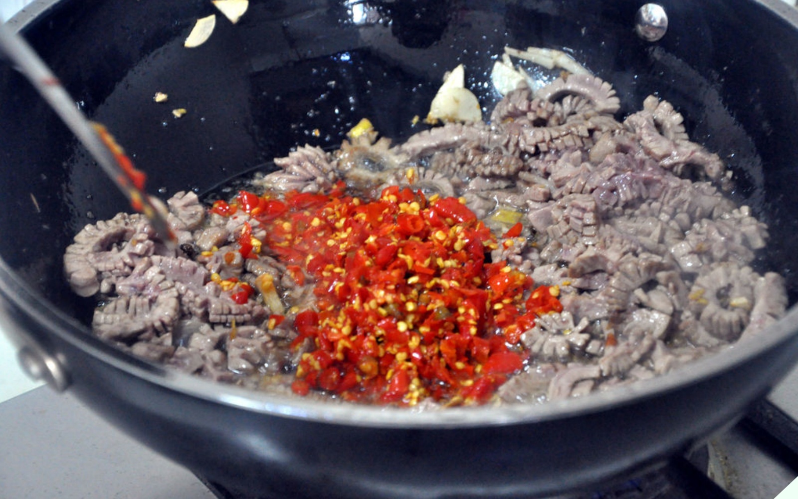 Cả con lợn chỉ có 4 lạng, mua về xào cho chồng ăn cực bổ thận, hải sâm cũng không tốt bằng - Ảnh 12.